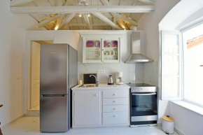 A Sea-licious Vacation - Chic & Style in Hydra